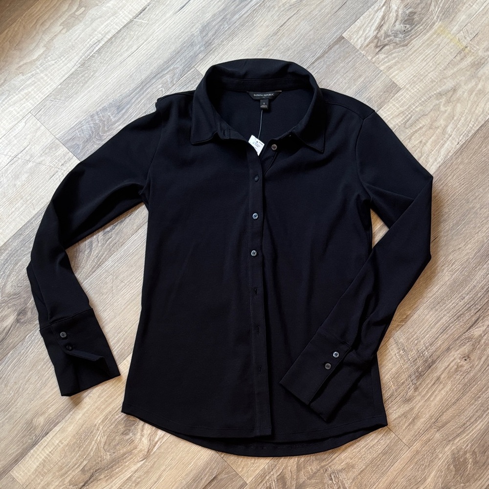 Banana Republic Black Fitted Button-Up Collared Blouse- Women’s Size Small NWT